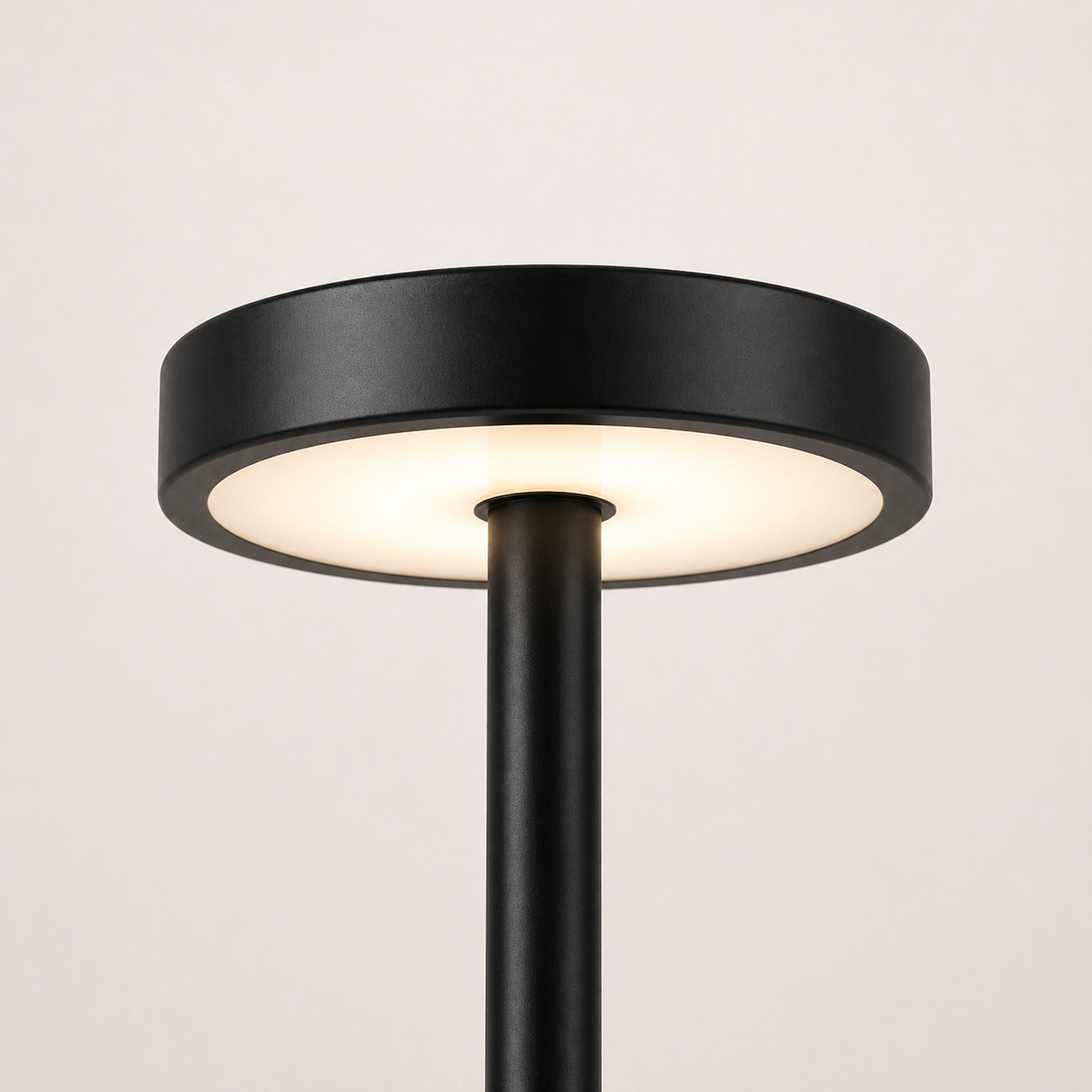 LUUM ONE - Black
